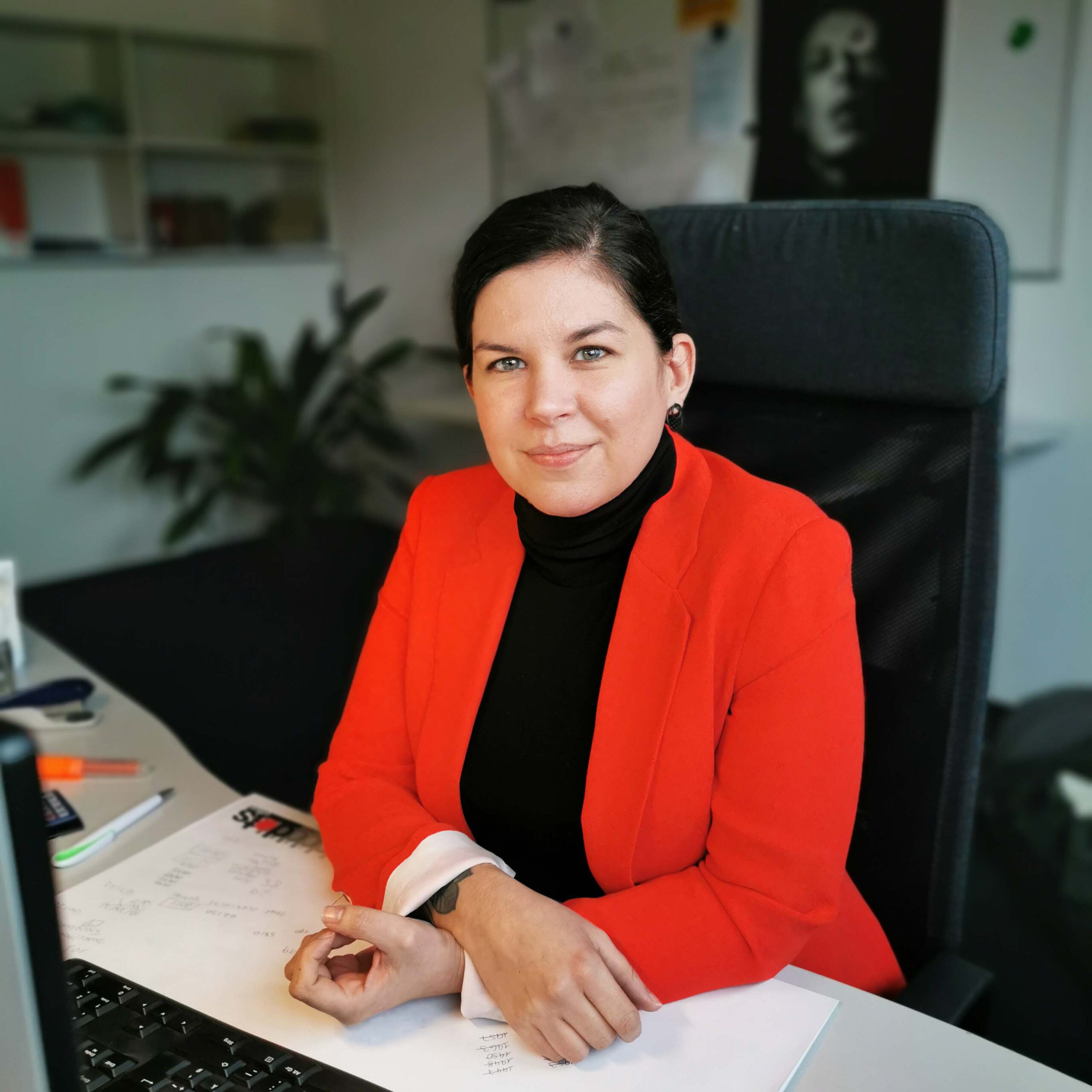DG med: Geschäftsführung Lohn Faktur Sarah Schenk